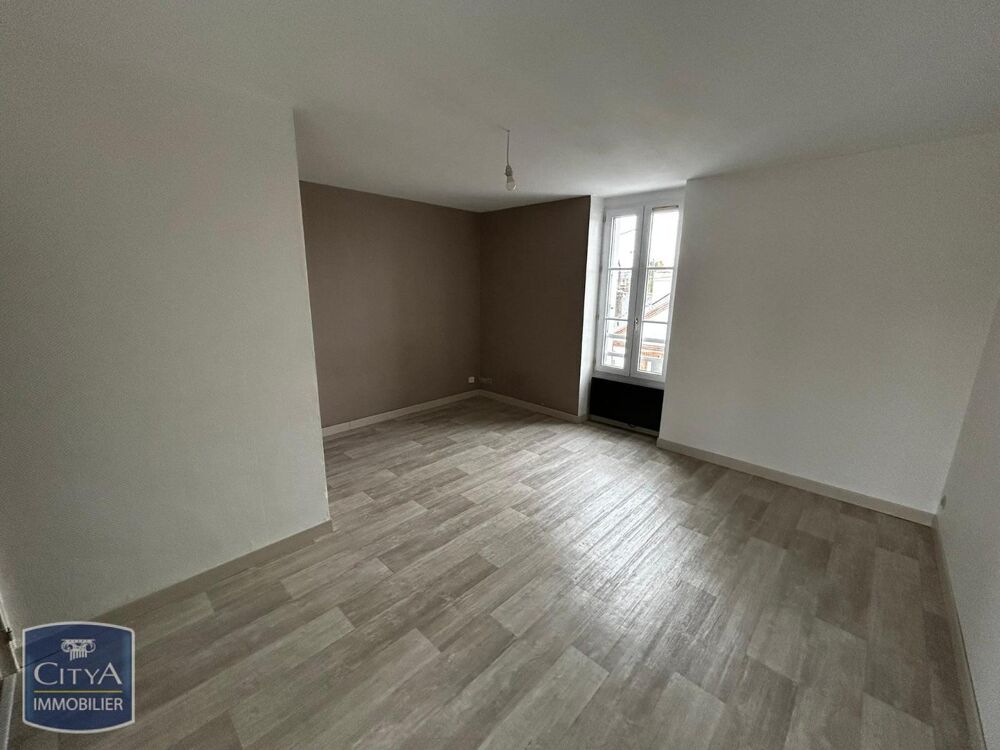 À LOUER : Appartement T1 situé à Cholet, dans le départe....
