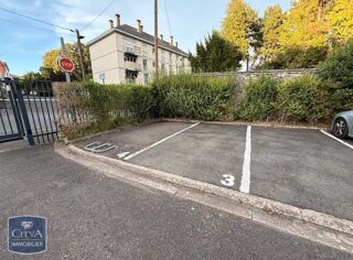  Parking / Garage à louer 