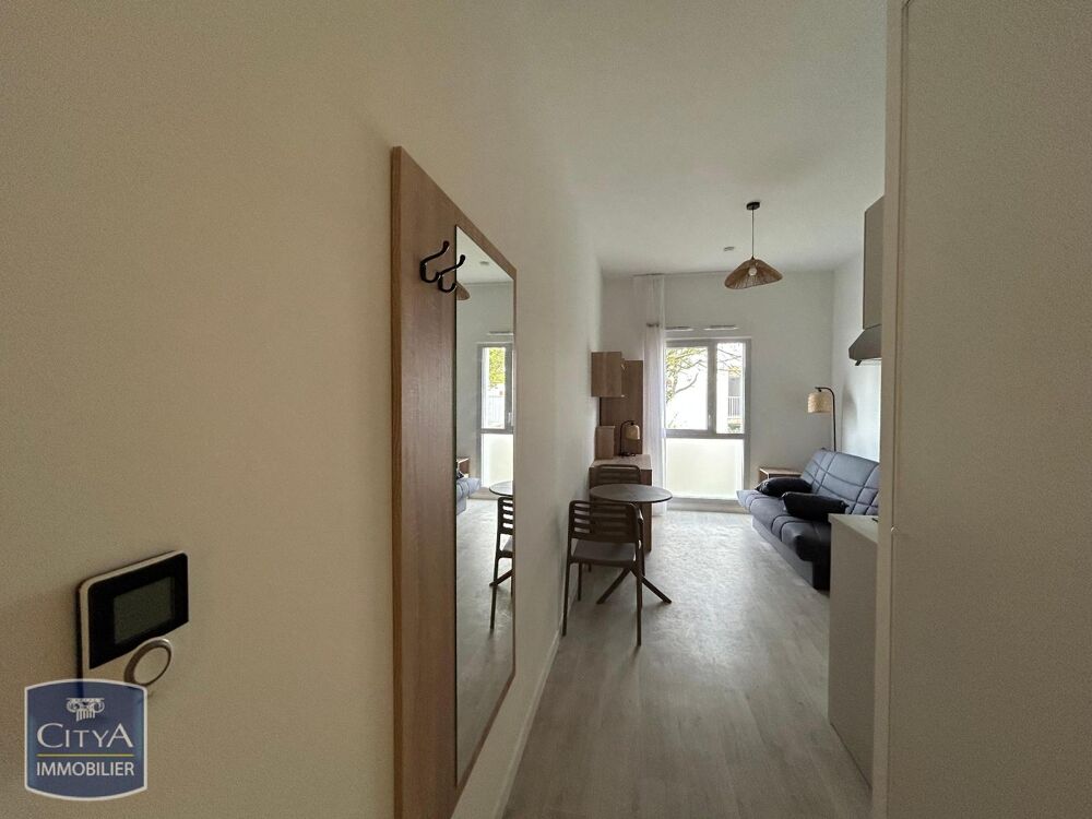 À louer, agréable studio situé au rez-de-chaussée de la ....