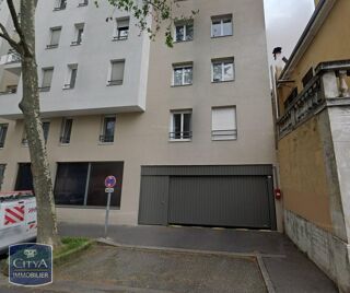  Parking / Garage à louer 