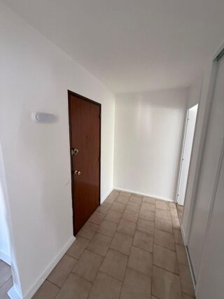  Appartement à louer 3 pièces 65 m²