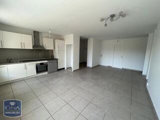  Appartement à louer 4 pièces 83 m²