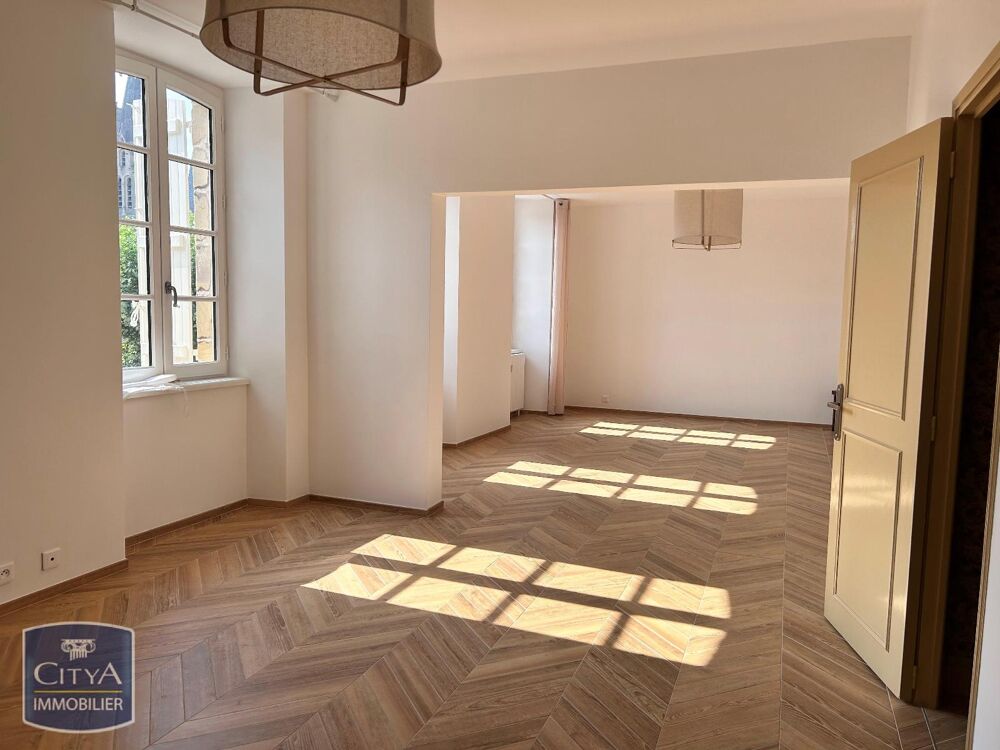 A LOUER SUPERBE APPARTEMENT EN CENTRE VILLE Un apparteme....