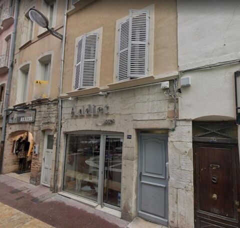 A louer, ce joli local commercial de 30m&sup2;, id&eacute;alement... 600 71000 Macon