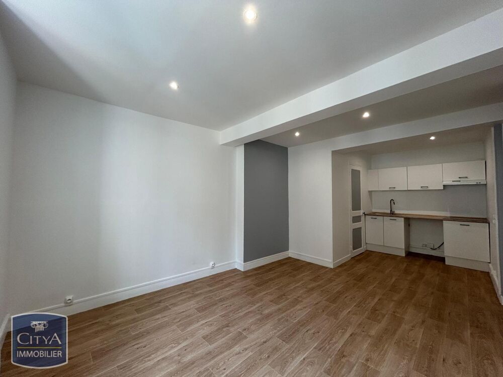 À LOUER : Appartement rénové T2 situé à Sedan, dans le d....