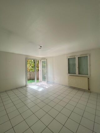  Appartement à louer 3 pièces 77 m²