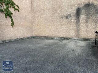  Parking / Garage à louer 