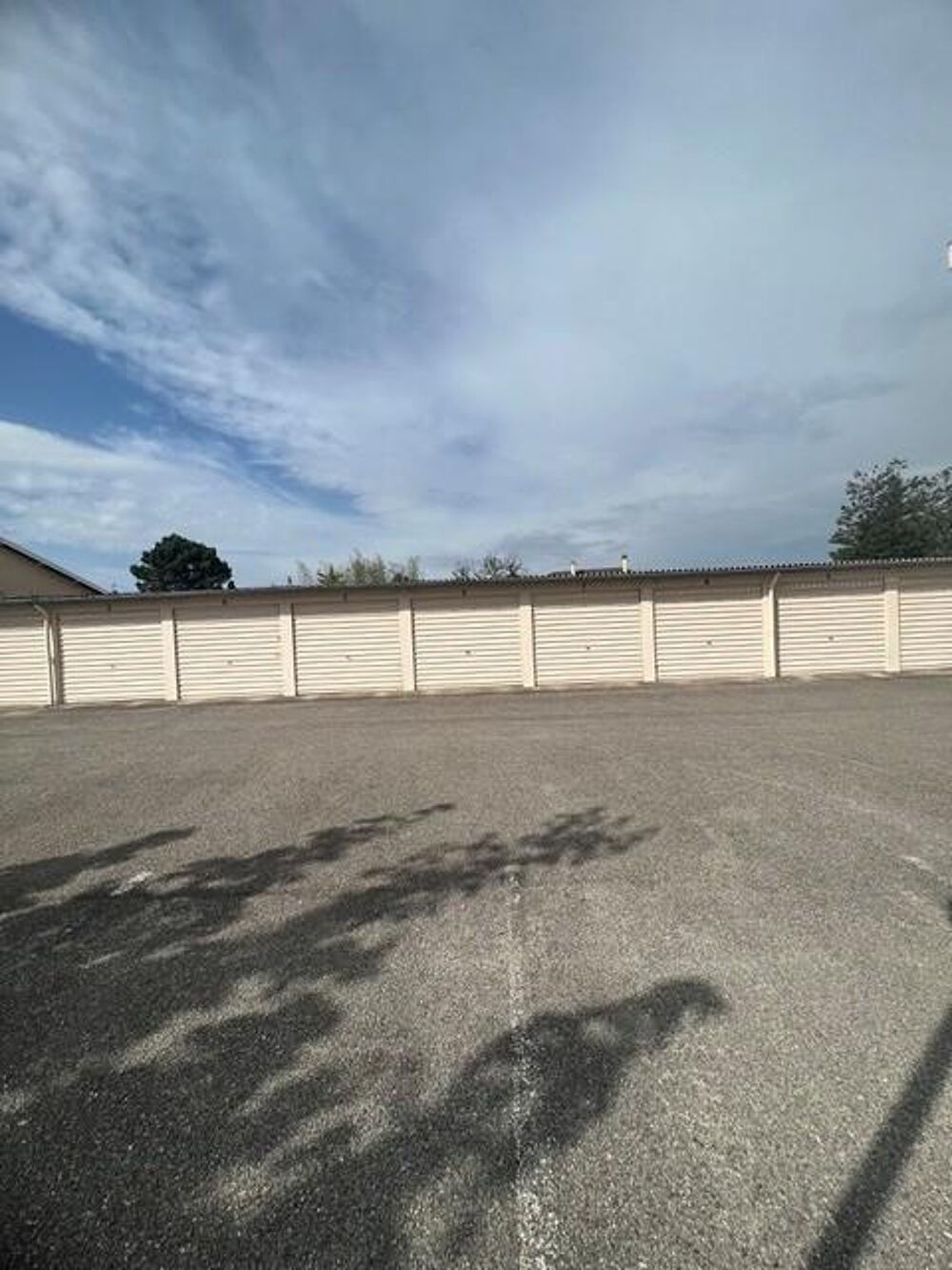 location Parking / Garage Meyzieu (69330)