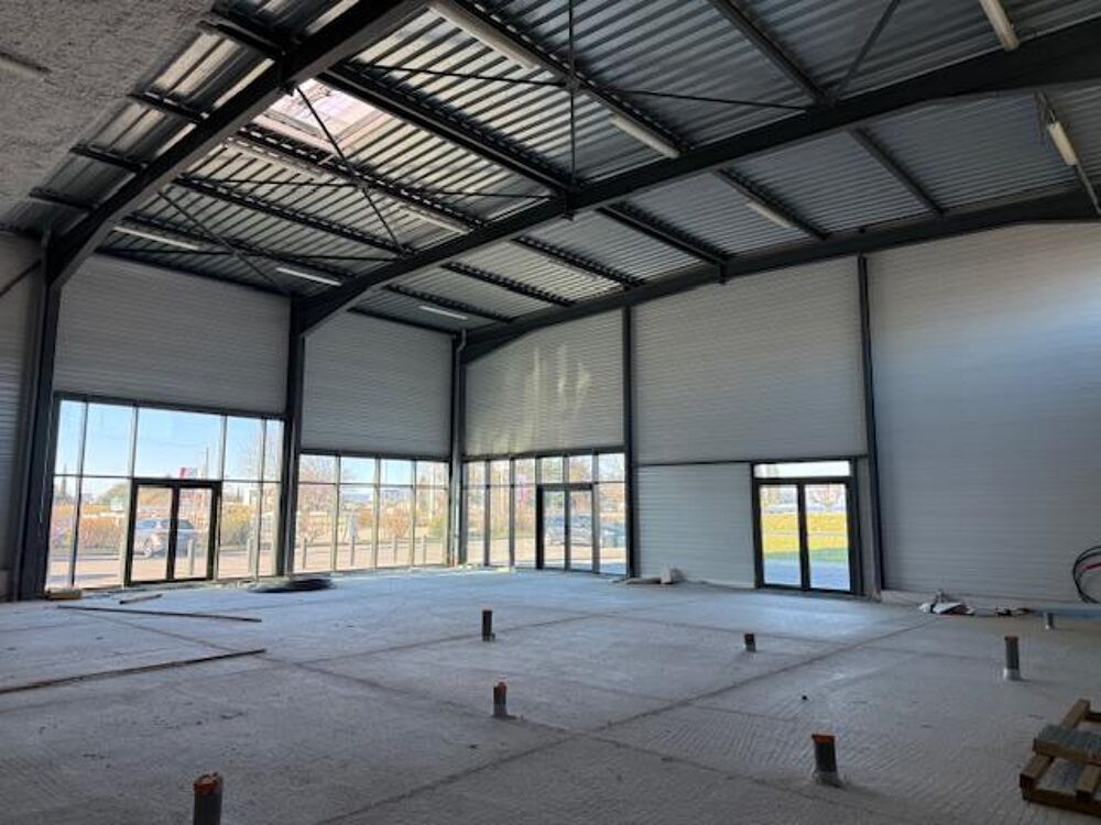  Location / Local Commercial Villeneuve-de-Berg (07170)