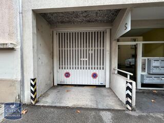 Parking / Garage à louer 