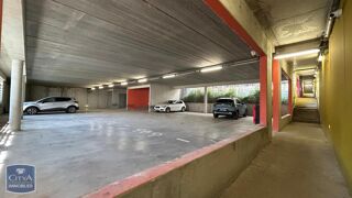  Parking / Garage à louer 