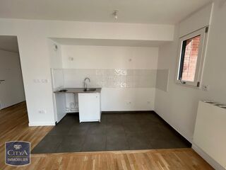  Appartement à louer 4 pièces 82 m²