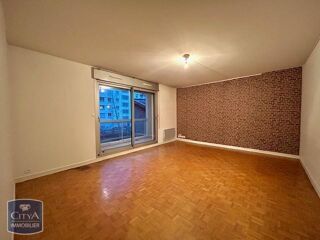  Appartement à louer 3 pièces 77 m²
