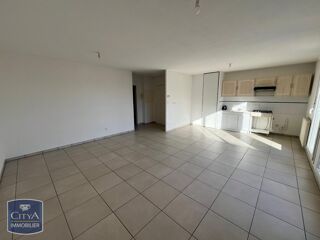  Appartement à louer 4 pièces 79 m²
