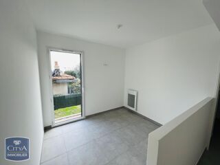  Appartement à louer 4 pièces 79 m²