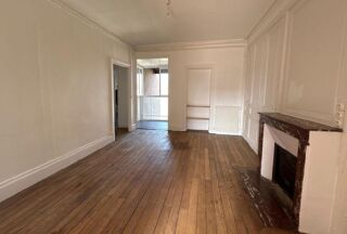  Appartement à louer 3 pièces 77 m²