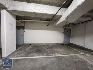  Parking / Garage à louer 
