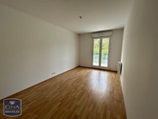  Appartement à louer 4 pièces 96 m²