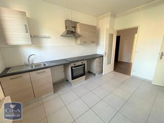 Appartement à louer 5 pièces 107 m²
