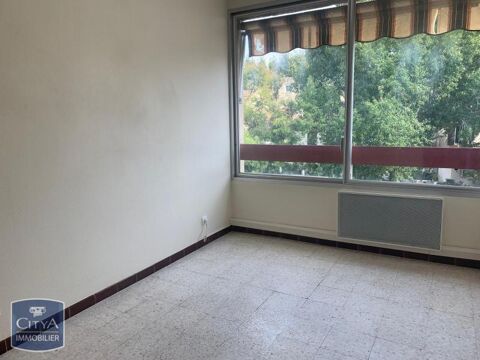 A LOUER -- ISTRES CENTRE VILLE -- LOCAL COMMERCIAL --... 750 13800 Istres