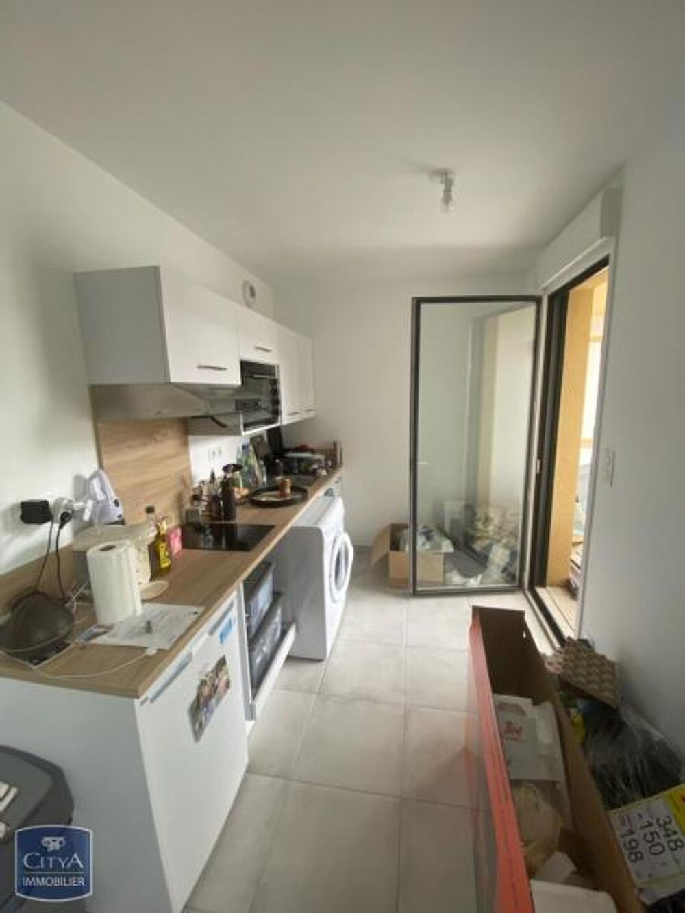 NON MEUBLE - STUDIO AVEC TERRASSE SECTEUR PRES D'ARENES ....