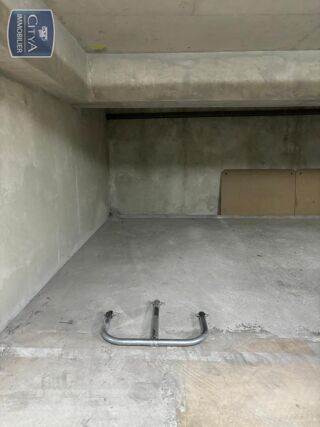 Parking / Garage à louer 
