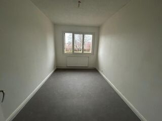  Appartement à louer 4 pièces 74 m²