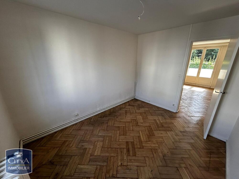 À LOUER : Appartement T4 à Cholet, situé dans un quartie....