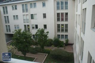  Parking / Garage à louer 10 m²
