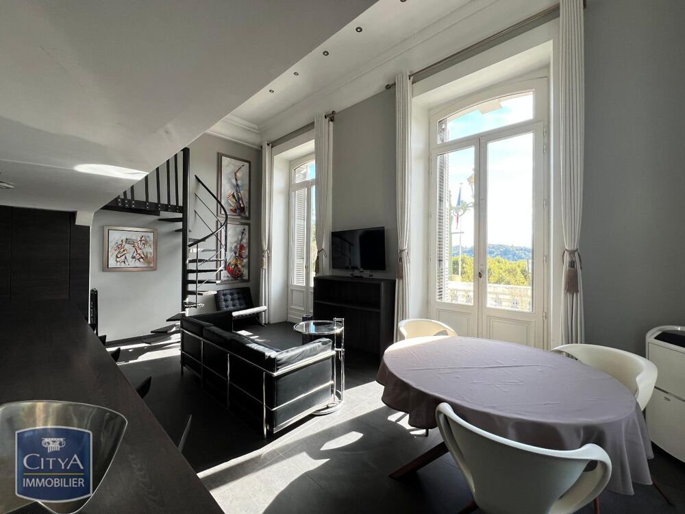 À LOUER :Bel Appartement bourgeois T2 en duplex, situé à....