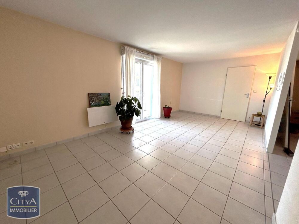 À louer : Appartement T2 situé à Saint-Brieuc. Ce bien i....