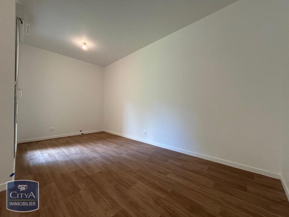 À LOUER SUR PLAN STUDIO EN REZ DE JARDIN DISPONIBLE AU 1....