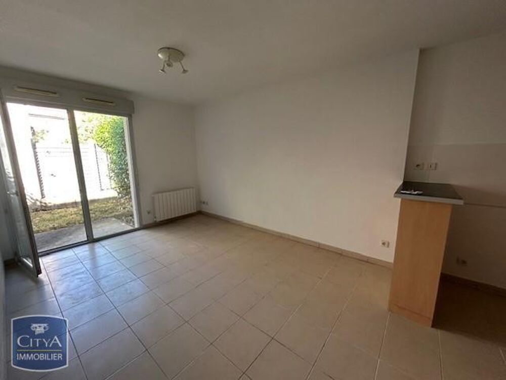 LOCATION ANNUELLE - SAUJON Appartement T2 situé à Saujon....
