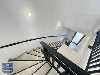  Appartement à louer 3 pièces 102 m²