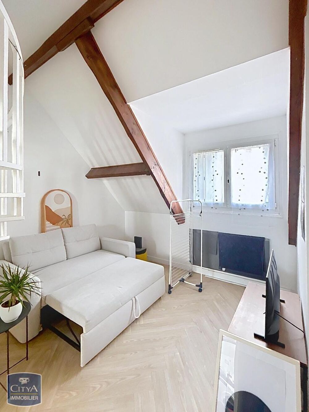 À LOUER : Appartement T1 situé à Beauvais, dans un quart....