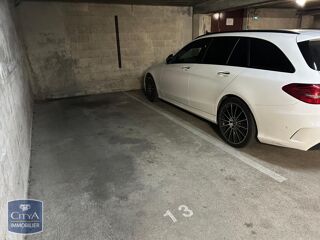  Parking / Garage � louer 