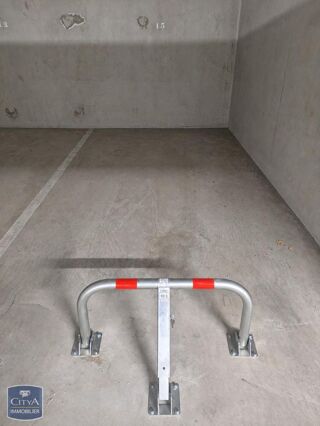  Parking / Garage à louer 