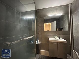  Appartement à louer 4 pièces 87 m²
