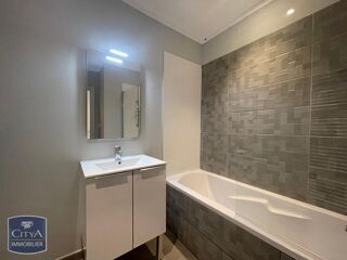  Appartement à louer 3 pièces 57 m²