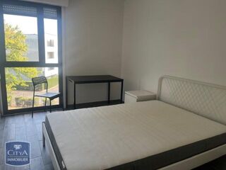  Appartement à louer 4 pièces 79 m²