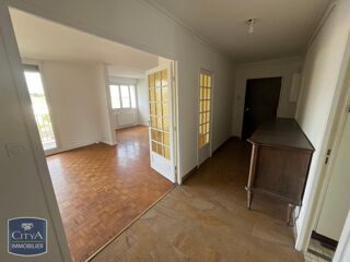  Appartement à louer 5 pièces 107 m²