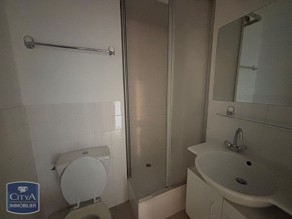 À LOUER - Studio rénové de 21 m² - Place Jean-Jaurès, To....