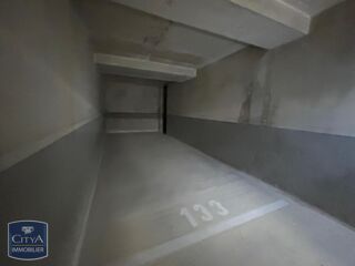  Parking / Garage à louer 35 m²