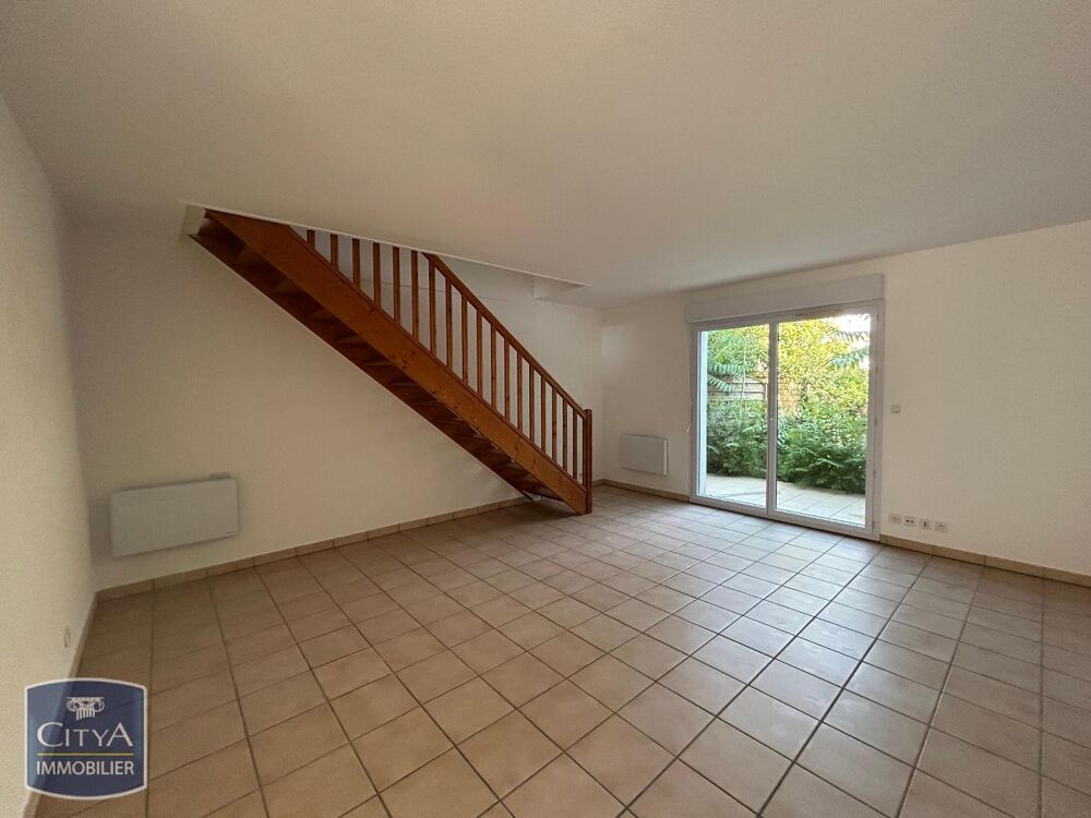 MAISON T3 AVEC GARAGE ET JARIDN - PROCHE CAHORS À louer,....