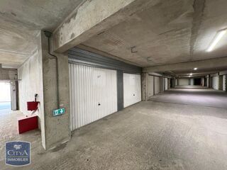  Parking / Garage à louer 