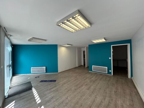Rue du F&eacute;r&eacute;tra : Au rez-de-chauss&eacute;e sur rue avec de b... 700 31400 Toulouse