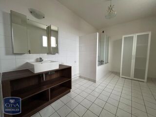  Appartement à louer 5 pièces 157 m²