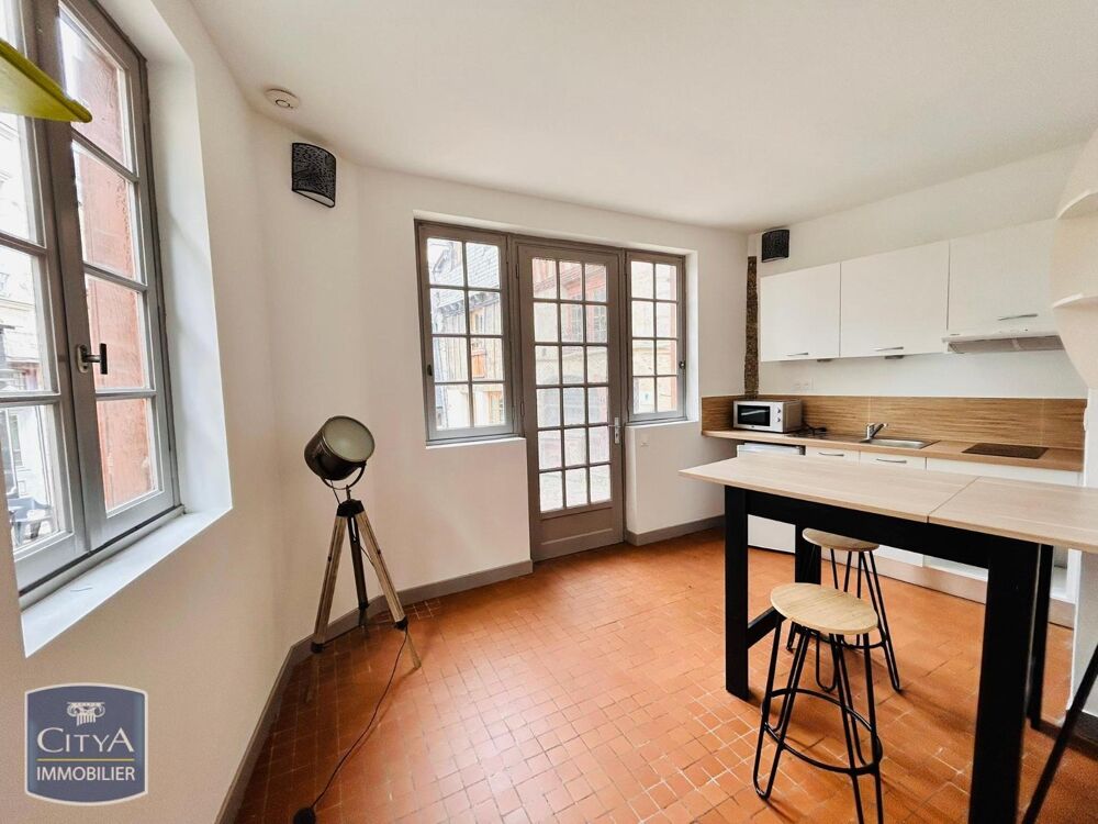 À LOUER : Appartement T1 à Laval, situé dans un quartier....