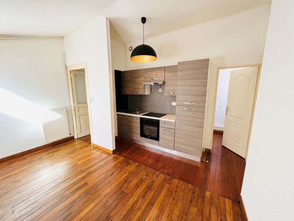 Venez découvrir cet Appartement T3 situé rue Saint Nizie....