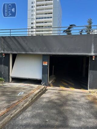  Parking / Garage à louer 